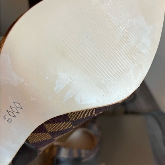 Louis Vuitton Damier Azur Pattern Stilettos. - Picture 6 of 6
